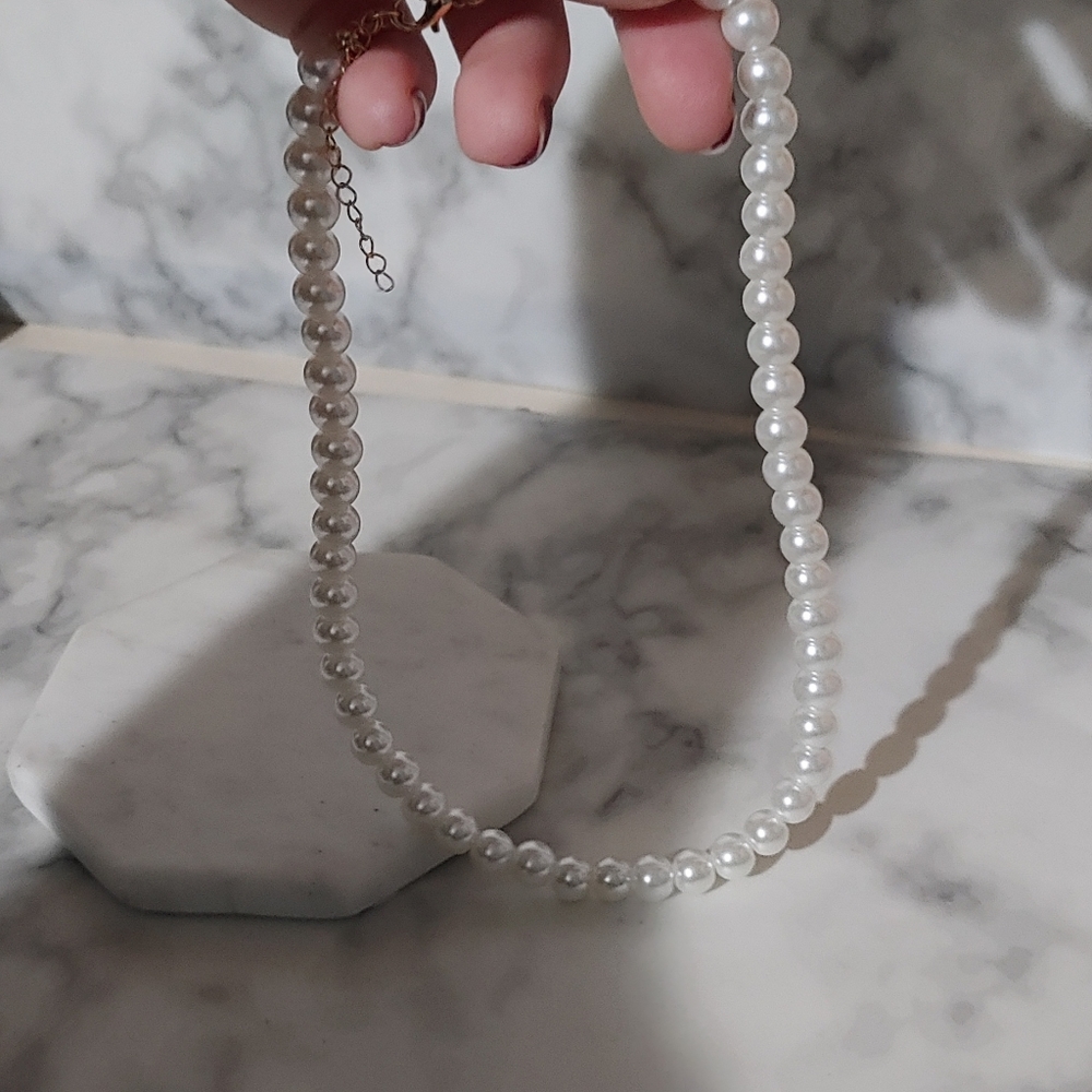 Cute Pearl Necklace - Picture 2 of 4